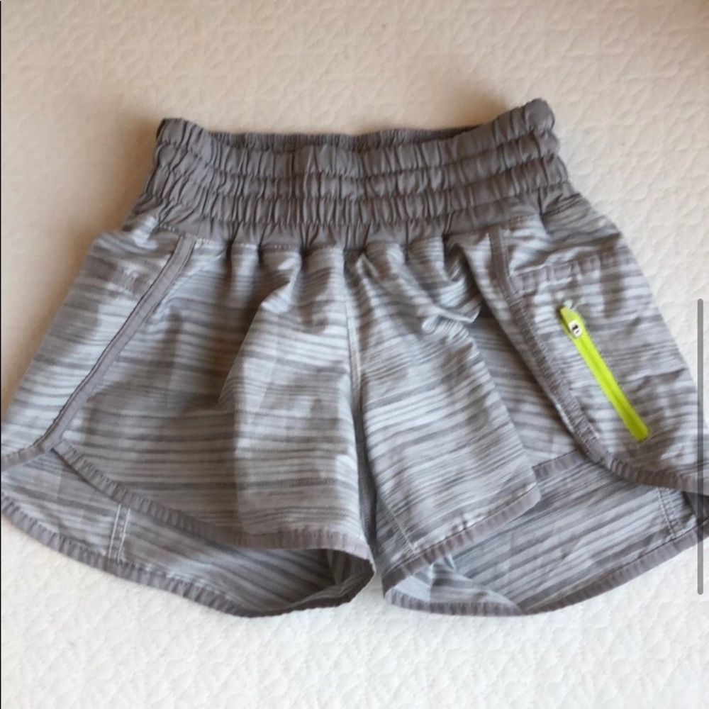 Lululemon Tracker Short II Ambiant Gray